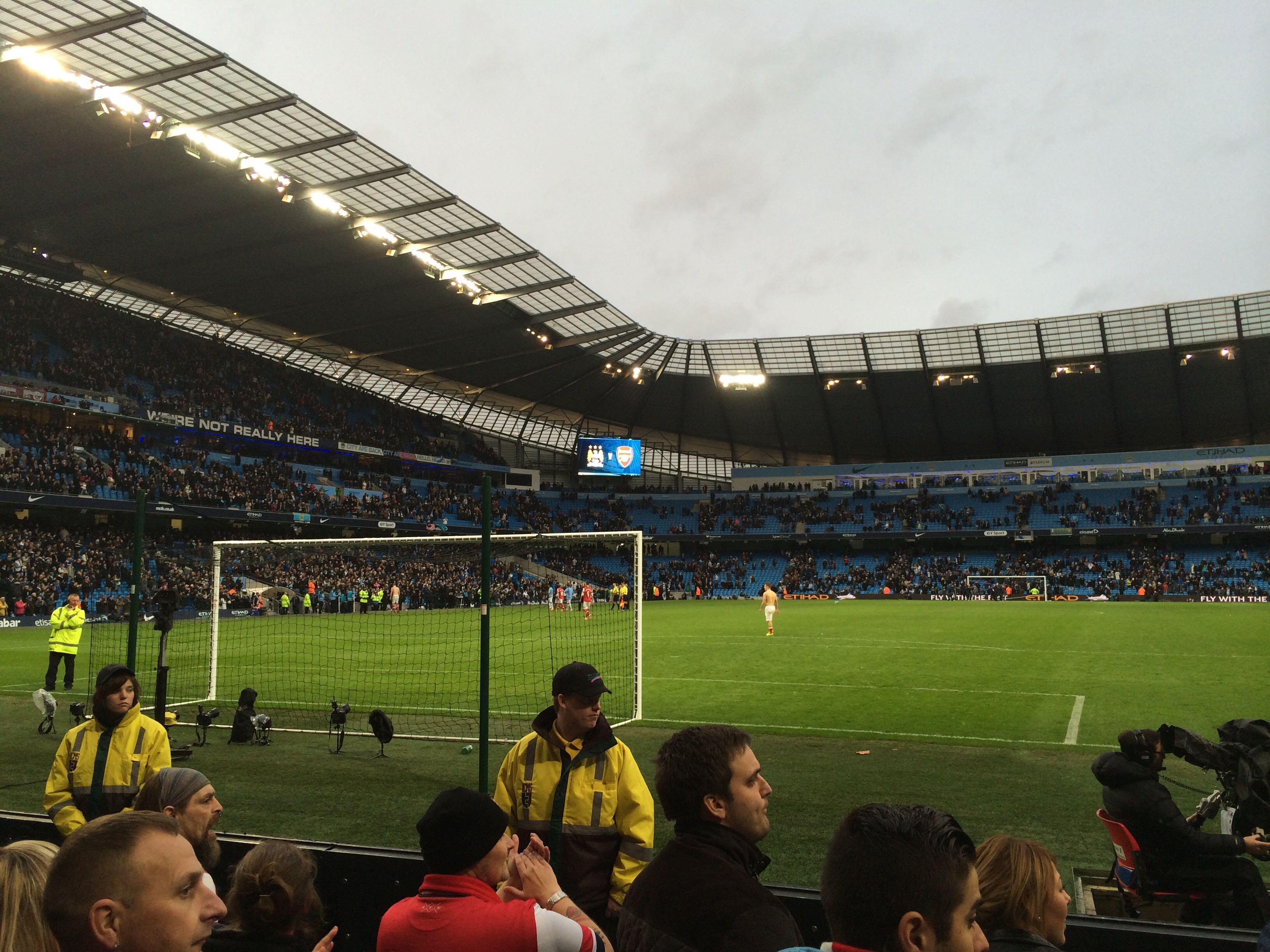 詹姆斯先是 詹姆斯先是