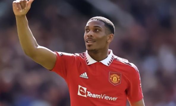 姆斯紧随其 姆斯紧随其